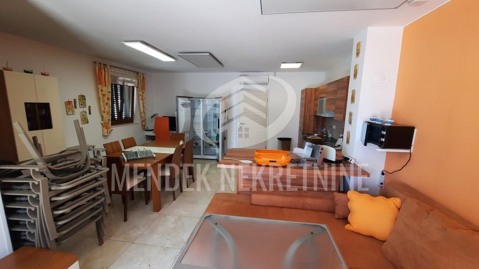 APARTMENT WITH PARKING SPACE AND SHARED POOL - MILNA - BRAČ-Croatia