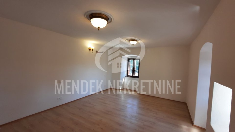 Commercial Property, 22 m2, For Rent, Varaždin - Centar
