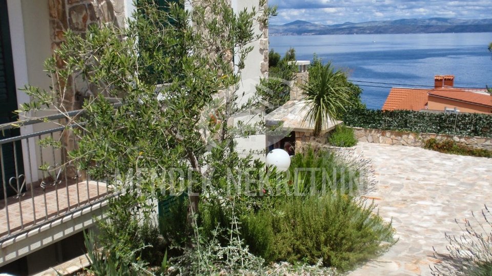 VILLA WITH 7 APARTMENTS AND POOL ON THE ISLAND OF SOLTA - CROATIA