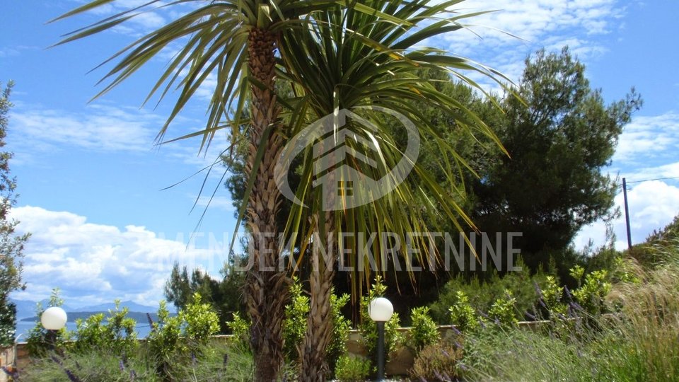VILLA WITH 7 APARTMENTS AND POOL ON THE ISLAND OF SOLTA - CROATIA