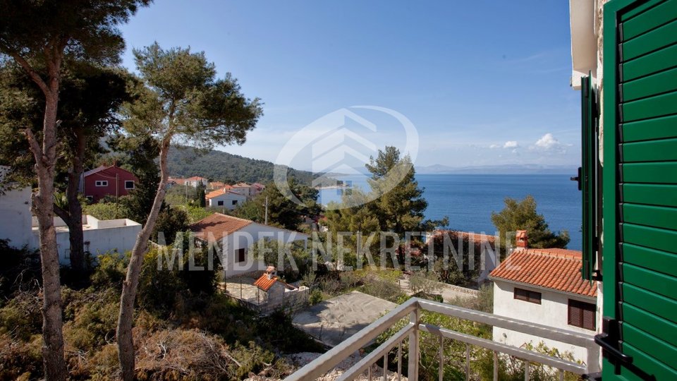 VILLA WITH 7 APARTMENTS AND POOL ON THE ISLAND OF SOLTA - CROATIA