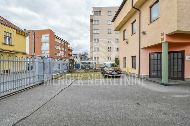 Commercial Property, 1220 m2, For Rent, Zagreb - Donji Grad