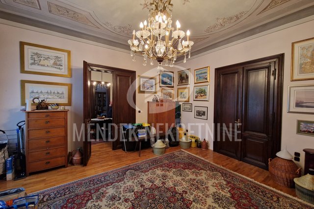 HITNO!!! 4 sobni stan, 190 m2 u gradskoj jezgri Varaždina, strogi centar, prodaja