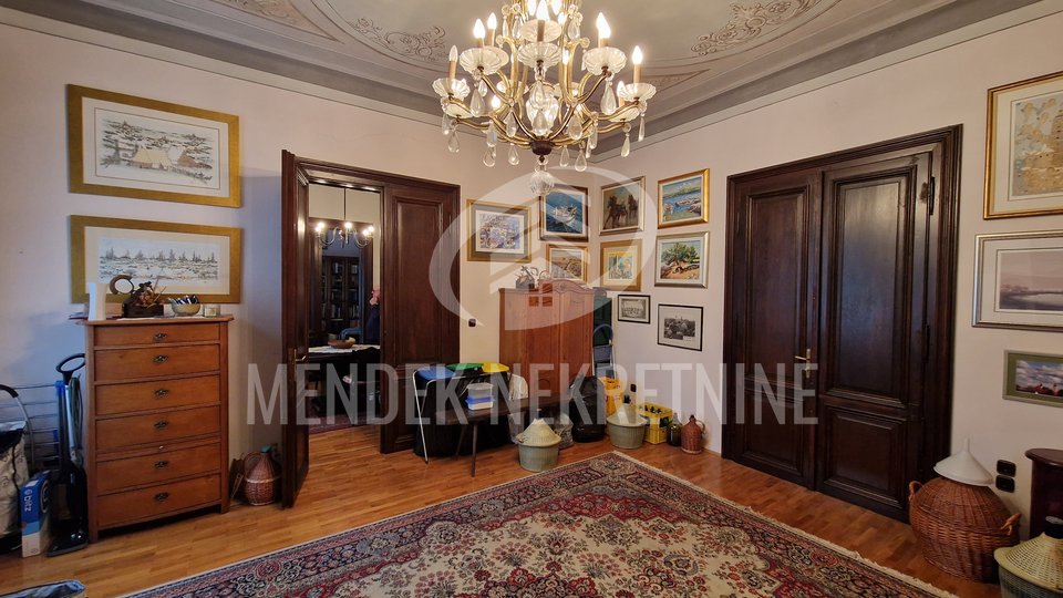 4 sobni stan, 190 m2 u gradskoj jezgri Varaždina, strogi centar, prodaja