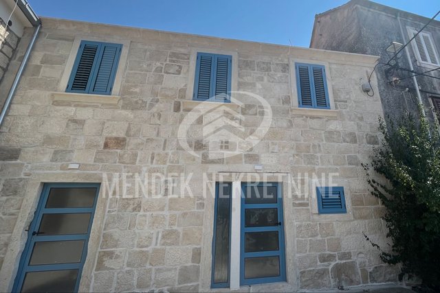 RESTORED STONE HOUSE WITH 3 APARTMENTS NEAR THE TOWN OF KORČULA