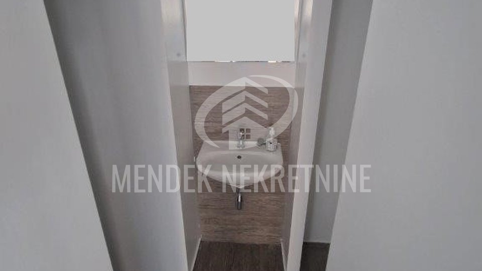 Commercial Property, 210 m2, For Rent, Varaždin - Centar