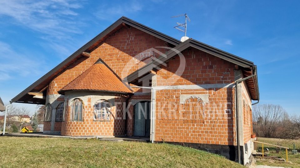House, 600 m2, For Sale, Varaždin - Biškupec