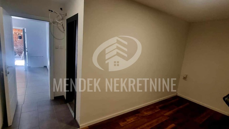 House, 550 m2, For Sale, Bjelovar - Kupinovac