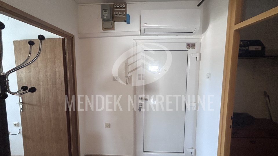 3 soban stan 65 m2, lift, Banfica, Prodaja