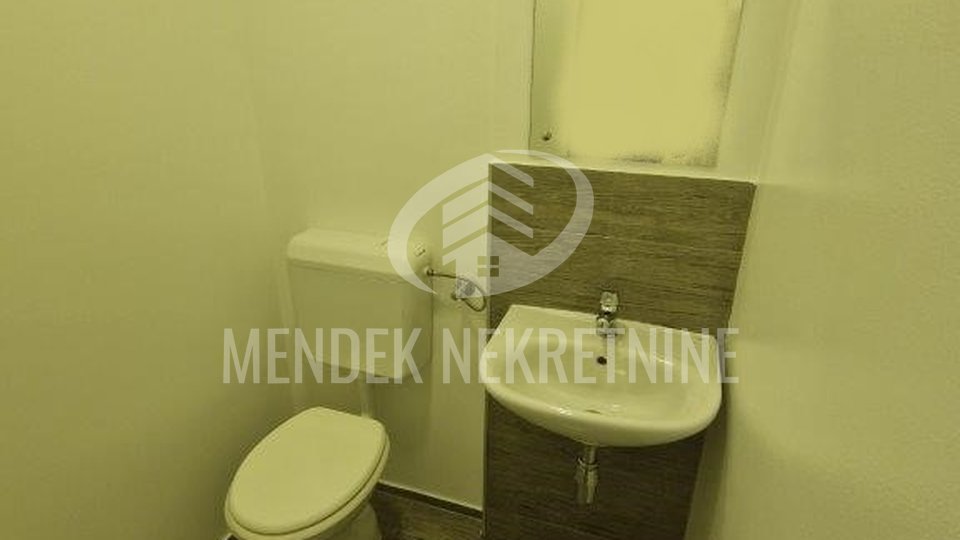 NOVOUREĐEN POSLOVNO KANCELARIJSKI PROSTOR  210 m2 - CENTAR