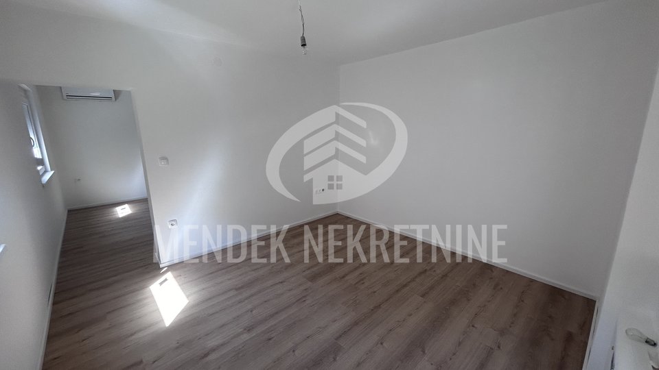 2 x 2 sobni  stan 35 m2 i 38 m2, kompletno uređen, 2 parkirna mjesta, terasa