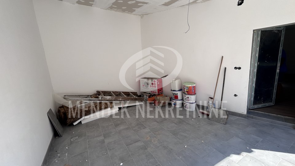 2 x 2 sobni  stan 35 m2 i 38 m2, kompletno uređen, 2 parkirna mjesta, terasa