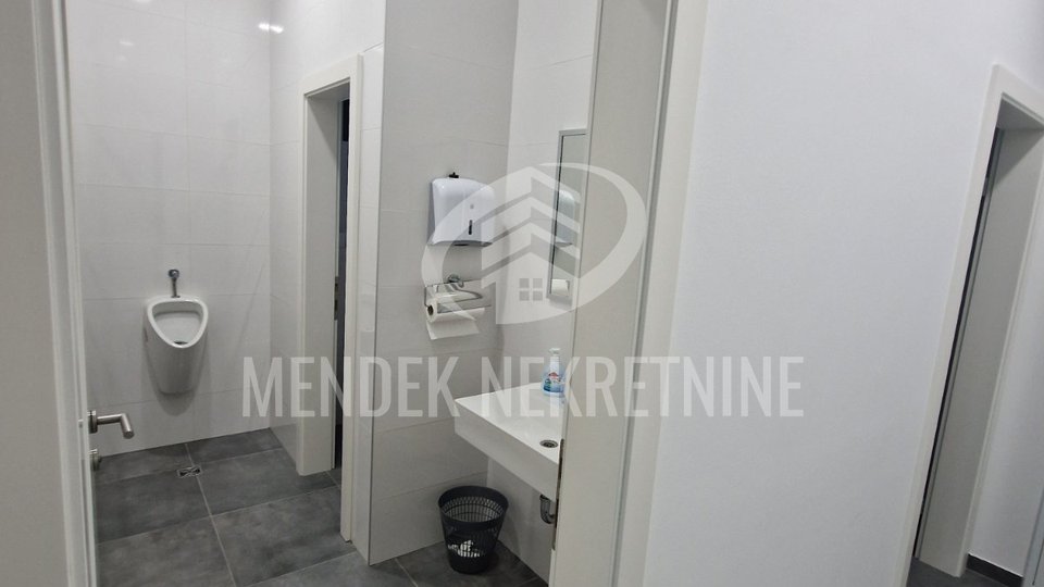 Commercial Property, 237 m2, For Rent, Varaždin - Koprivnička