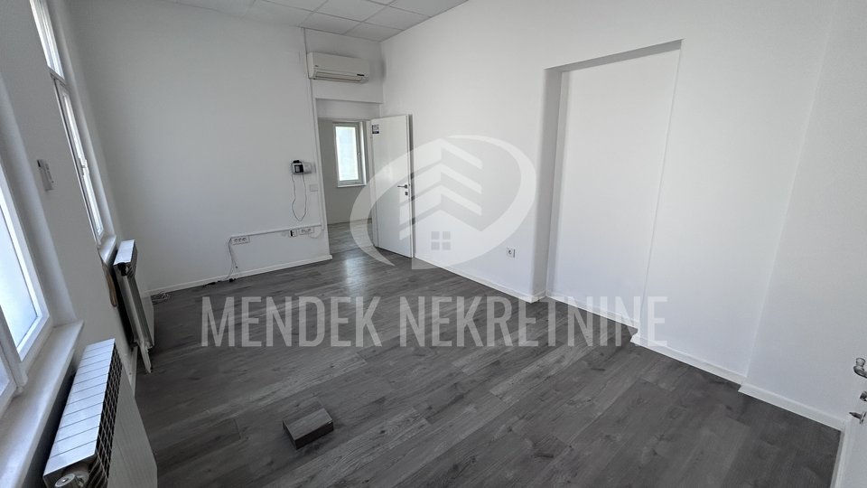 NOVOUREĐENO! Poslovni prostor 60 m2, blizina glavne gradske tržnice, Varaždin, centar, najam