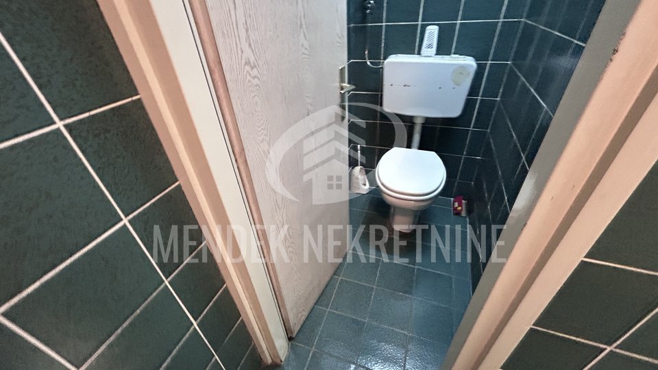 NOVOUREĐENO! Poslovni prostor 60 m2, blizina glavne gradske tržnice, Varaždin, centar, najam