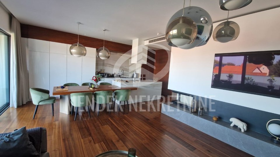 TOP LOKACIJA! LUKSUZAN PENTHOUSE SA 40 m2 ZATVORENE GARAŽE U CENTRU GRADA