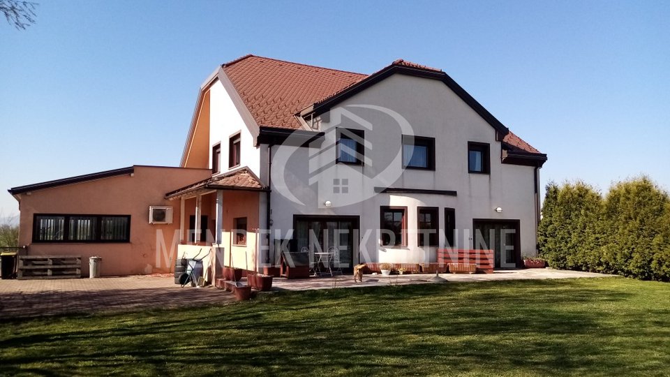 House, 350 m2, For Sale, Varaždin - Biškupec