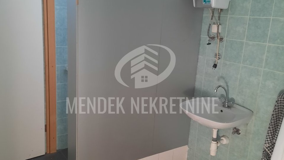 Commercial Property, 401 m2, For Sale, Varaždin - Biškupec