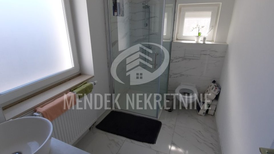 Commercial Property, 200 m2, For Rent, Varaždin - Centar